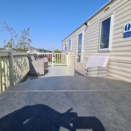 Luxury 2019 8 Berth Caravan With Hot Tub @ Tattershall Lakes ภายนอก รูปภาพ