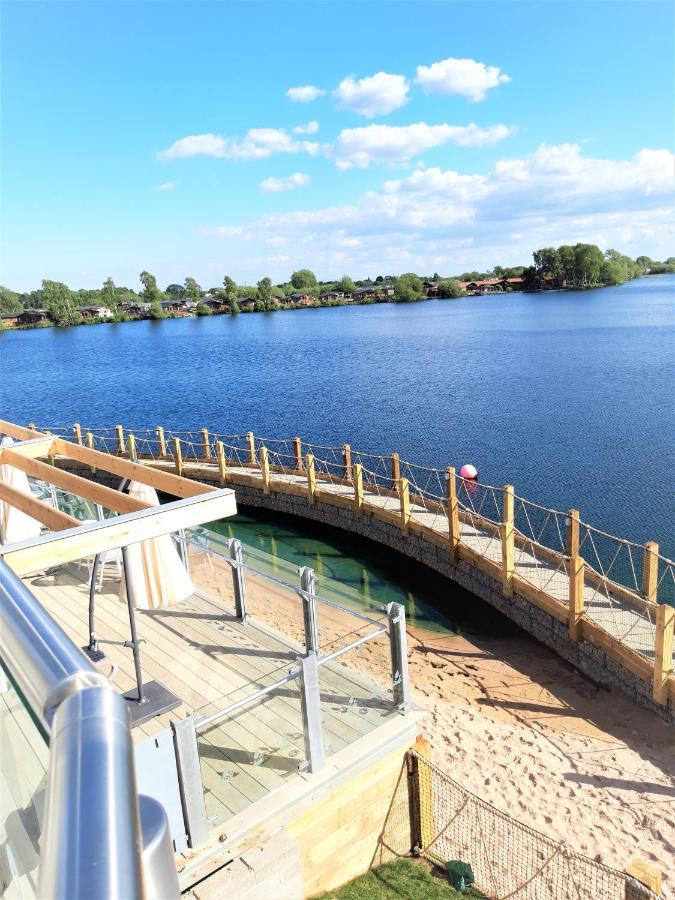 Luxury 2019 8 Berth Caravan With Hot Tub @ Tattershall Lakes ภายนอก รูปภาพ