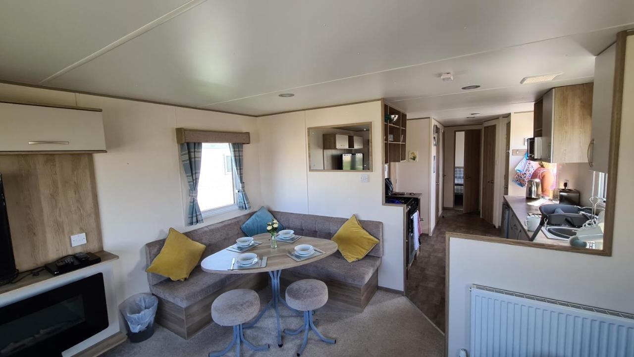 Luxury 2019 8 Berth Caravan With Hot Tub @ Tattershall Lakes ภายนอก รูปภาพ
