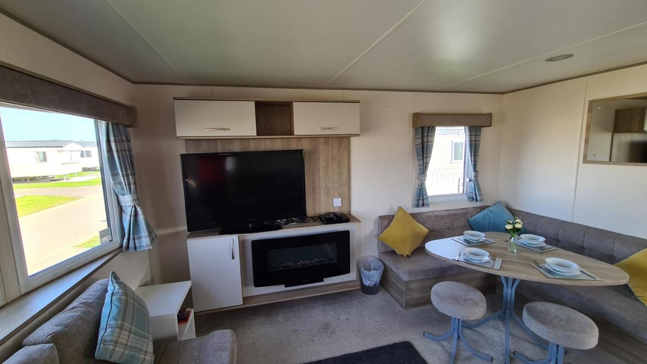 Luxury 2019 8 Berth Caravan With Hot Tub @ Tattershall Lakes ภายนอก รูปภาพ
