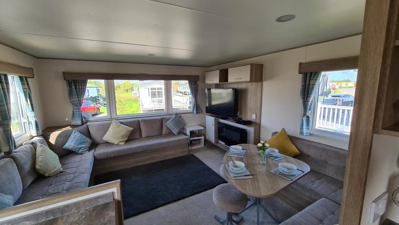 Luxury 2019 8 Berth Caravan With Hot Tub @ Tattershall Lakes ภายนอก รูปภาพ