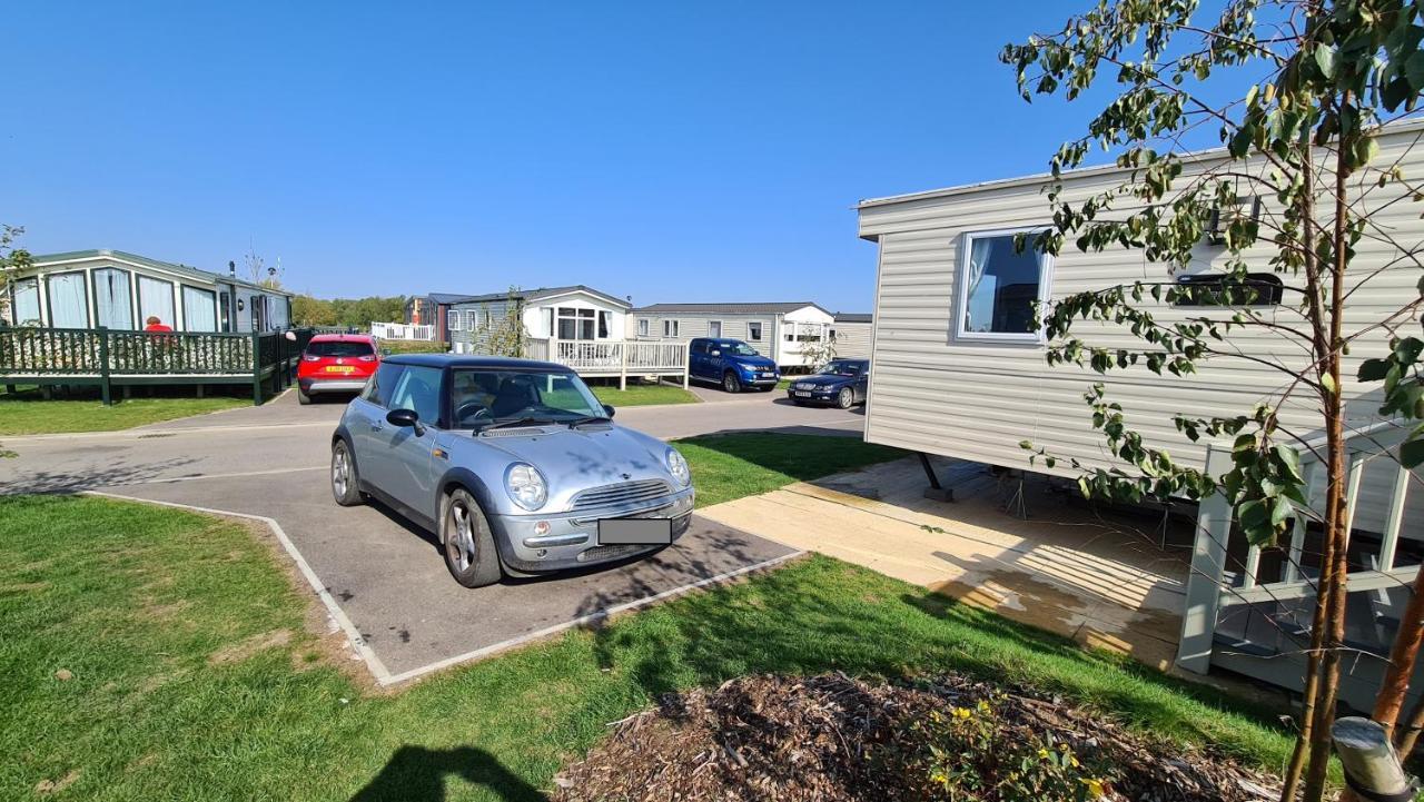 Luxury 2019 8 Berth Caravan With Hot Tub @ Tattershall Lakes ภายนอก รูปภาพ