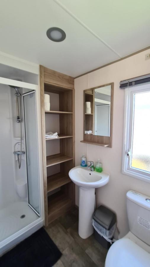 Luxury 2019 8 Berth Caravan With Hot Tub @ Tattershall Lakes ภายนอก รูปภาพ